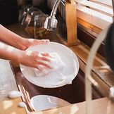 Wegańskie środki do mycia naczyń 
