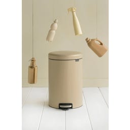 Newicon 20 L Pedal Bin with a Plastic Liner