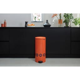 Newicon 30 L kosz na śmieci z plastikową wkładką
