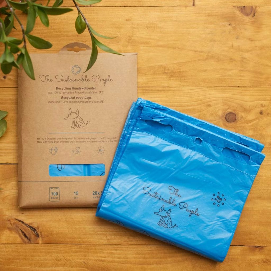 the-sustainable-people-dog-waste-bags-made-of-recycled-material-flat