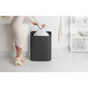 Bo Touch Bin 60 L mit 1 Kunststoffeinsatz - Matt Black