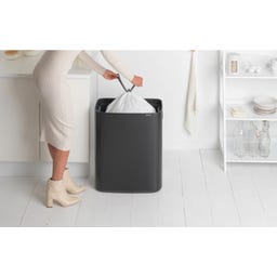 Bo Touch Bin 60 L mit 1 Kunststoffeinsatz - Matt Black
