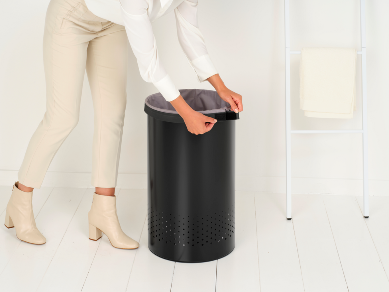 brabantia Laundry Box with Plastic Lid - 60 Litres - Matt Black