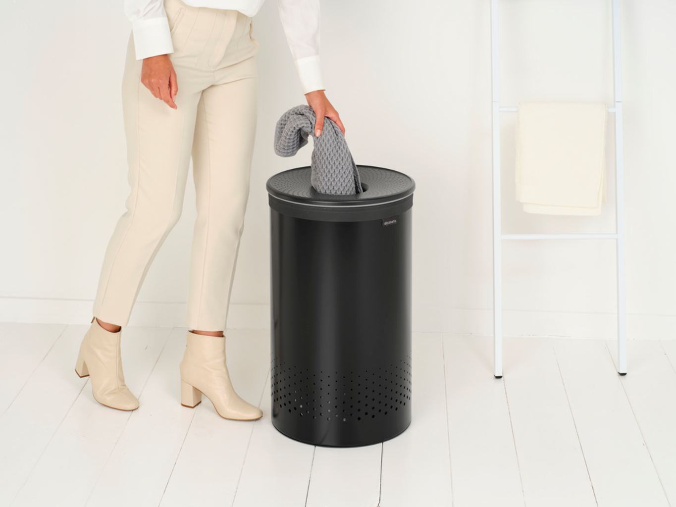 brabantia Laundry Box with Plastic Lid - 60 Litres - Matt Black