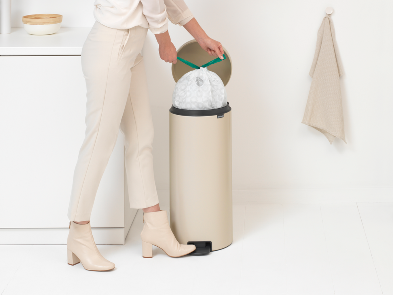 Treteimer Newicon 30 L mit Kunststoffeinsatz - Soft Beige