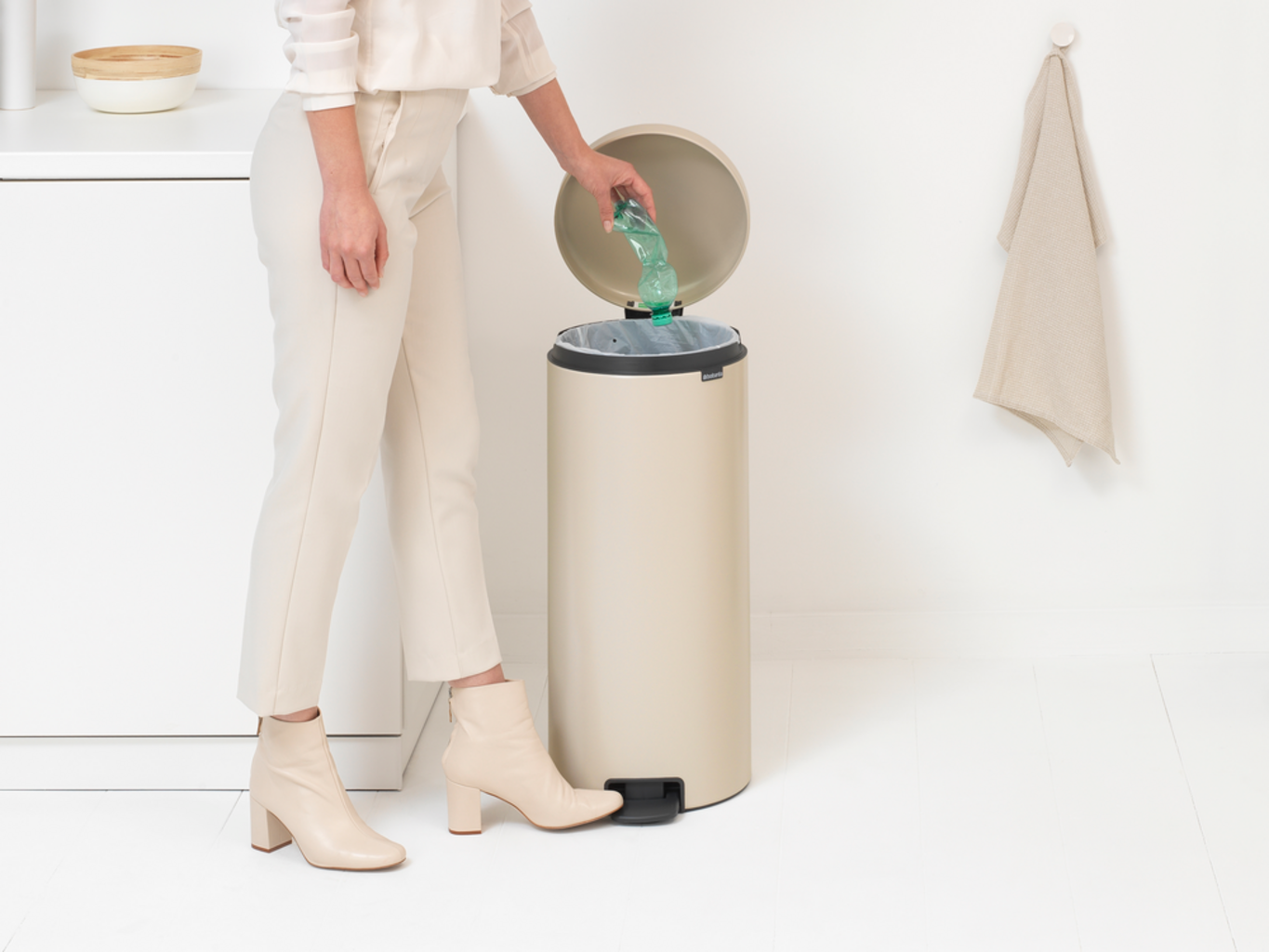Treteimer Newicon 30 L mit Kunststoffeinsatz - Soft Beige
