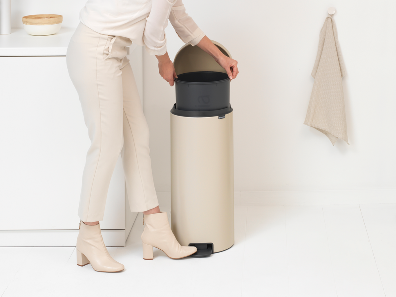 Treteimer Newicon 30 L mit Kunststoffeinsatz - Soft Beige