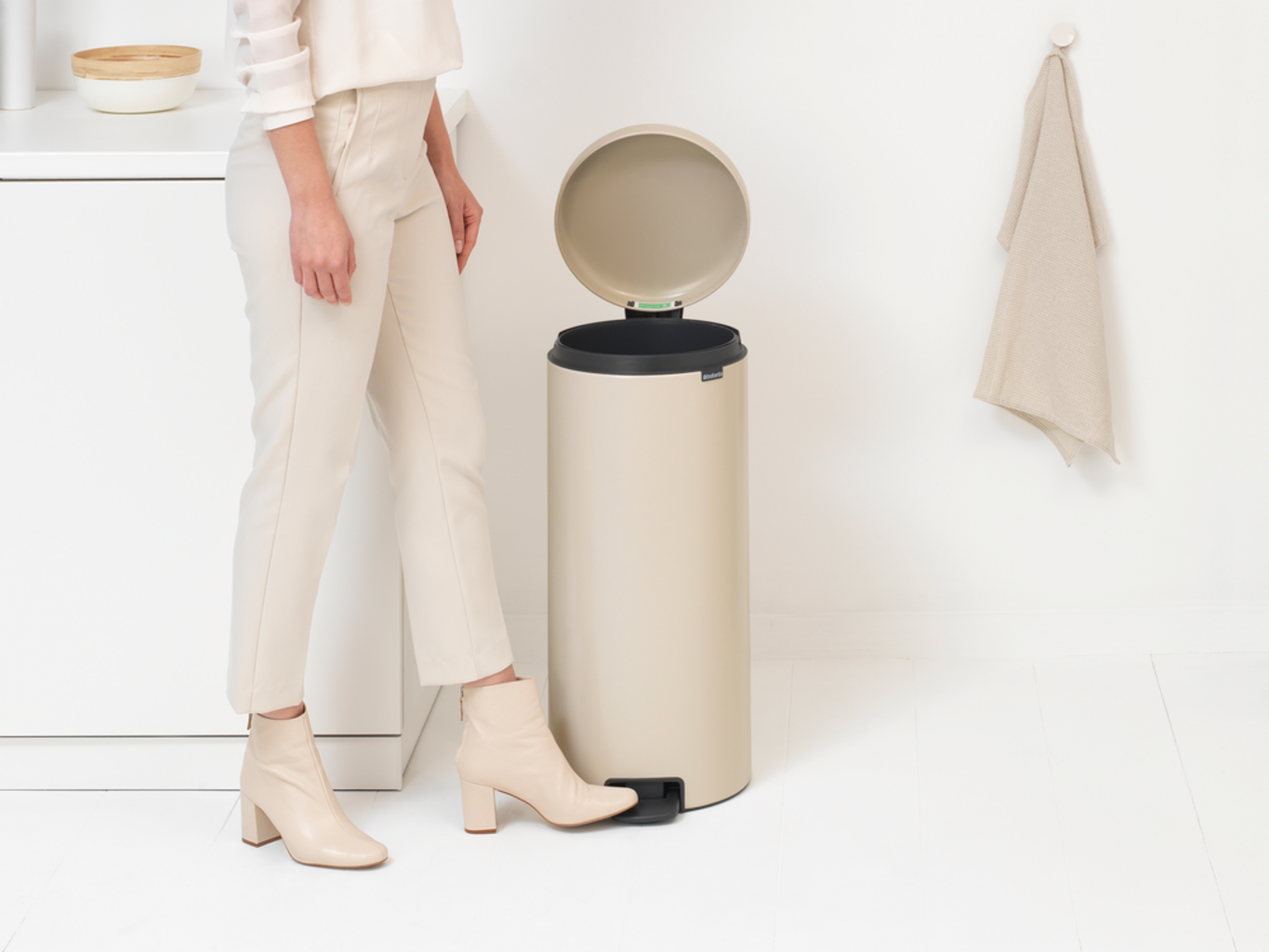 Treteimer Newicon 30 L mit Kunststoffeinsatz - Soft Beige
