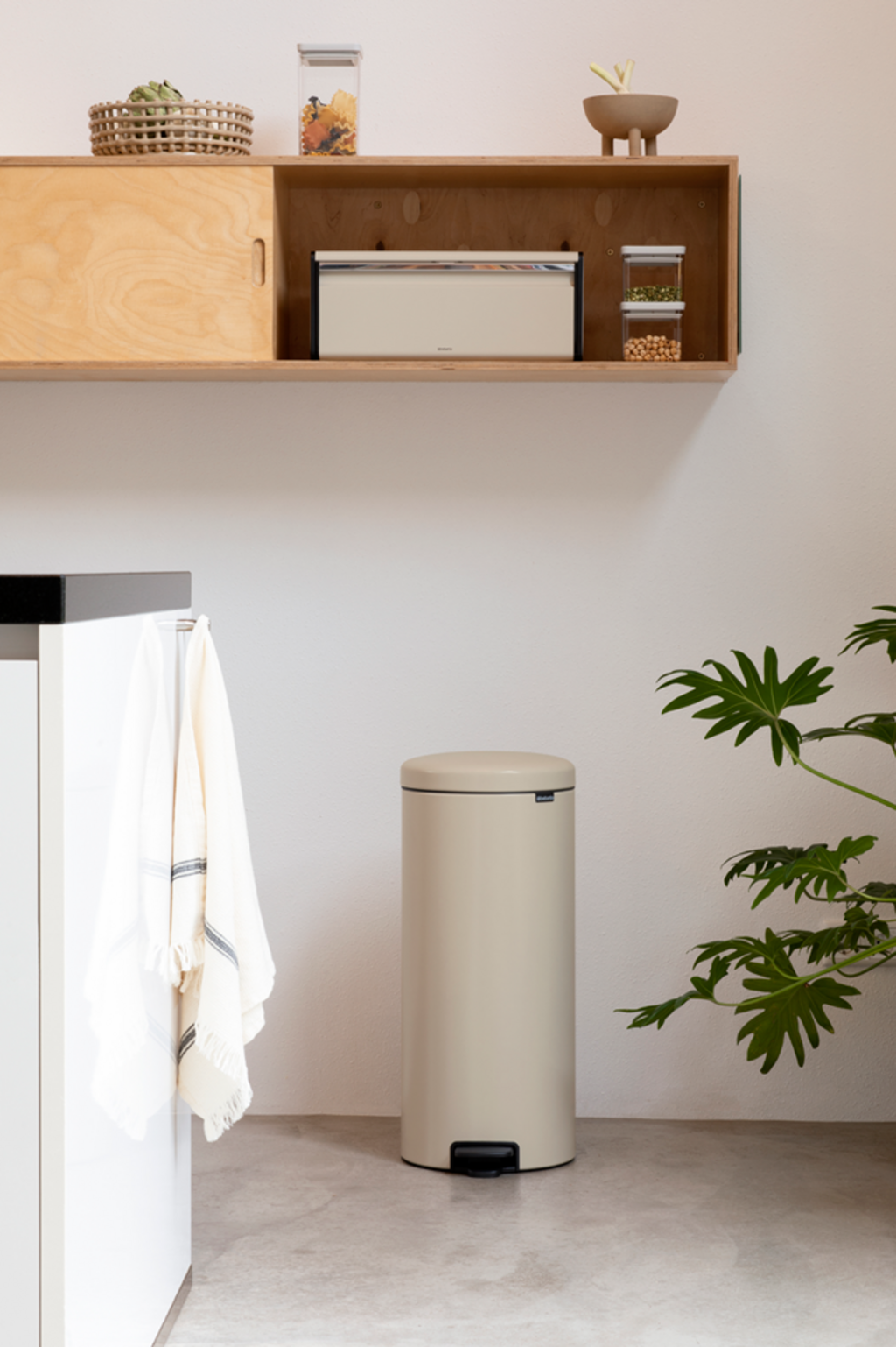 Treteimer Newicon 30 L mit Kunststoffeinsatz - Soft Beige