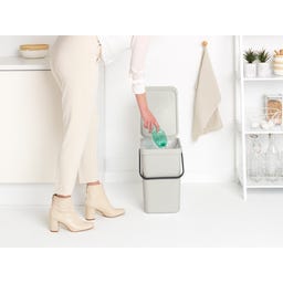 brabantia Abfallbehälter Sort & Go 25 L - Light Grey